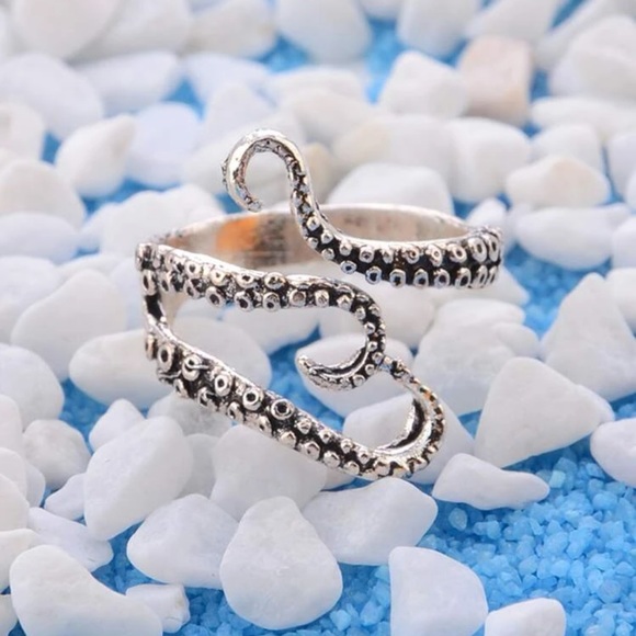 3/$30 RESTOCKED! Octopus Ring Cute Dainty Vintage - Picture 3 of 3